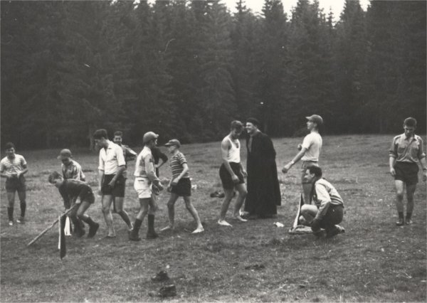 07/1961_Riparto S.Maria del Rovere, Val Visdende.Campo della Luna Nuova_Si correva scalzi.